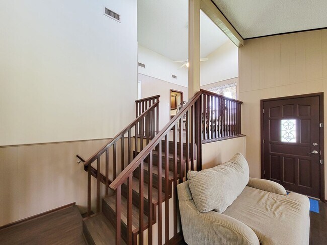 Building Photo - Extremely well maintained home. The second floor of this home being the main living area has a fa...