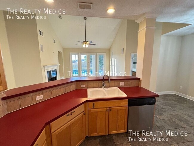 Building Photo - 2737 Scarborough Dr