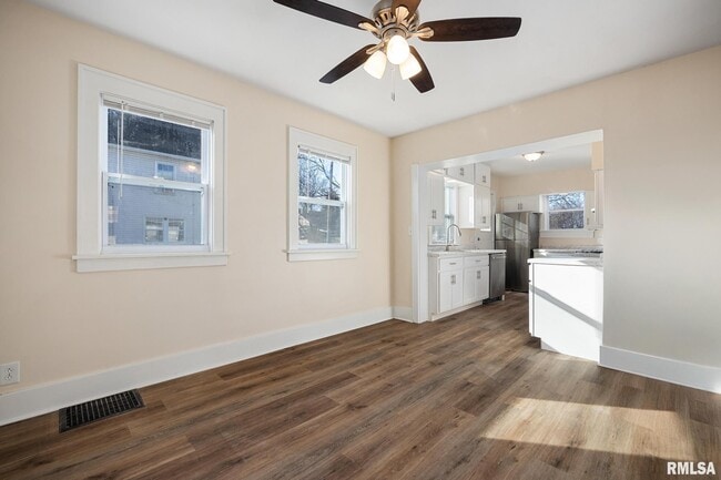 Building Photo - 400 E Virginia Ave