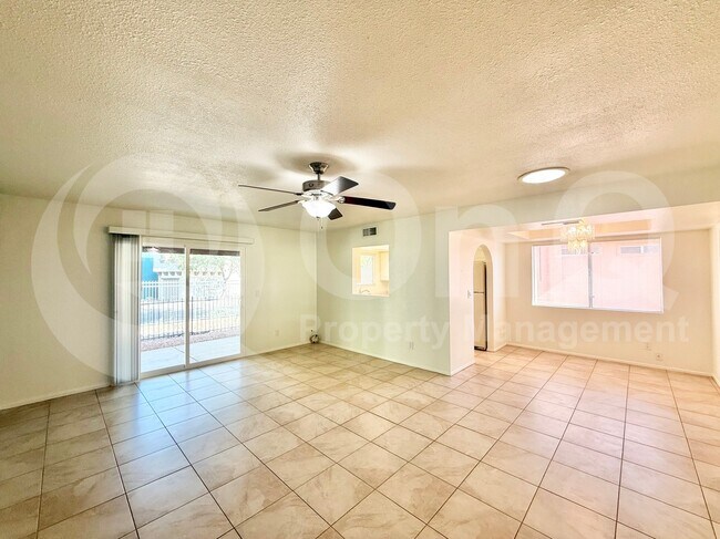 Building Photo - 5417 S Mitchell Dr