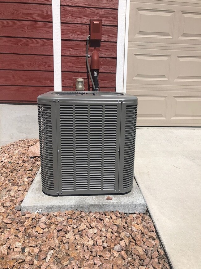 Building Photo - BEAUTIFUL 3-BEDROOM TOWNHOME IN AWARD-WINNING WOLF RANCH - Security Deposit Waiver Available