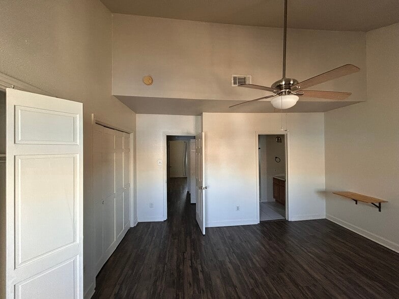 Primary Bedroom - 117 Addison St