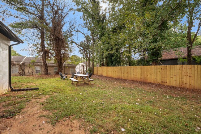 Building Photo - 310 Shelden Dr