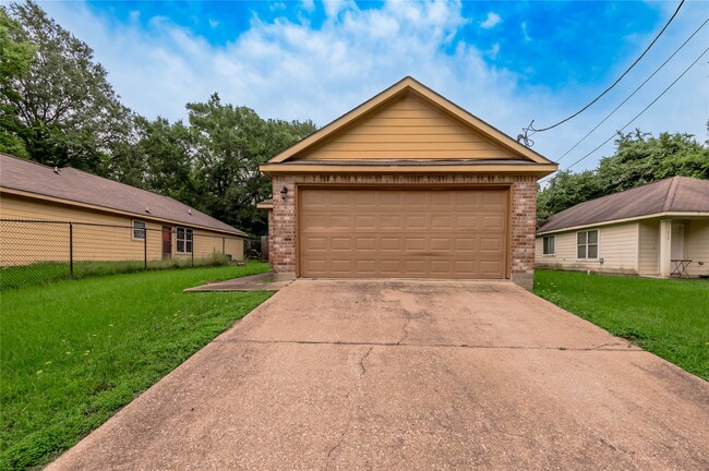 Building Photo - 636 Avenue H