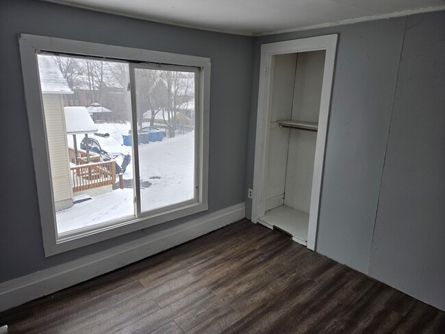 Building Photo - 815 Oakland Dr