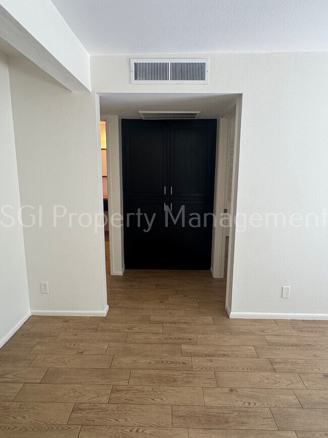 Building Photo - 4356 N 36th Pl
