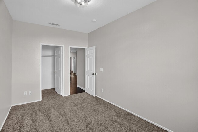 Building Photo - 409 Sutro Ct
