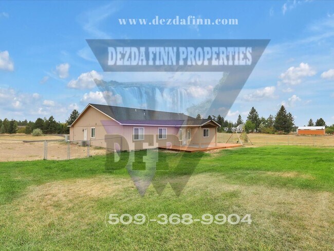 Building Photo - Country Living, Minutes to FAFB! 4 Bed, 2 ...