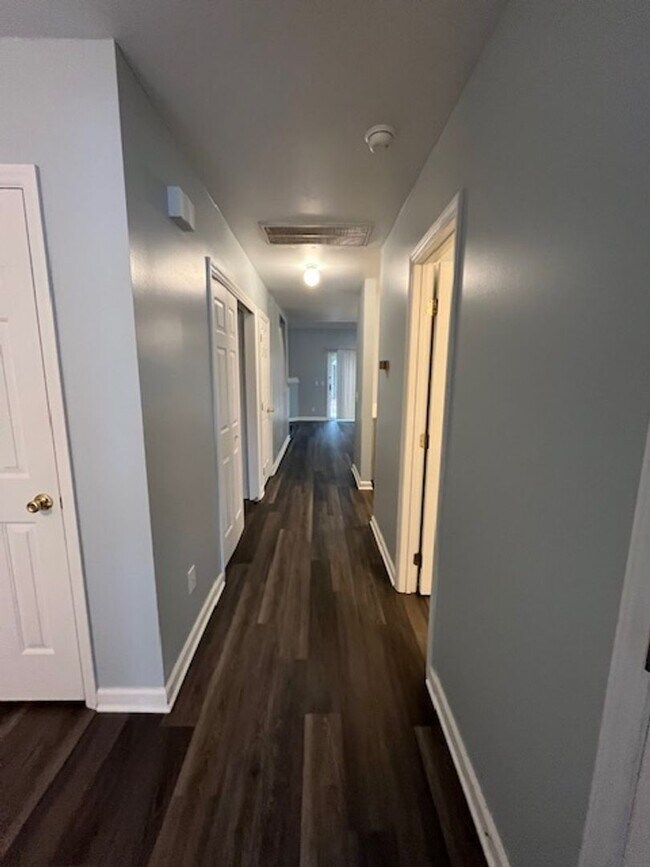 Building Photo - Comfortable and Convenient 3 Bedroom Townhome in Wilmington, NC