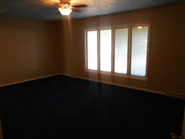 Building Photo - Spacious 3 bedroom, 3 bath home located off HWY 501