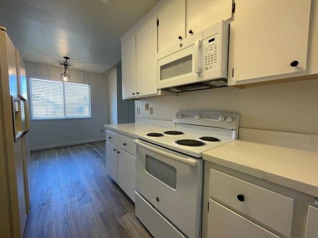 Building Photo - 364 Bishop Dr