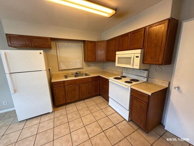 Building Photo - 4058 Minoso St