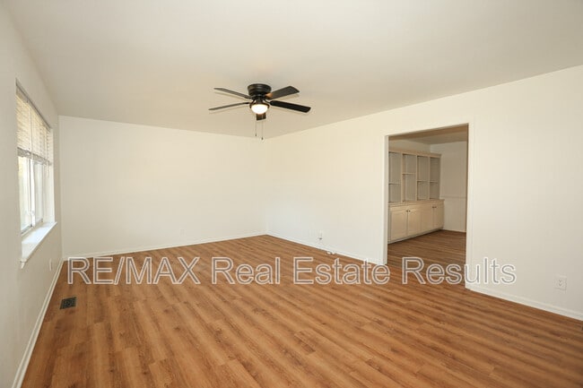 Building Photo - 2842 N Loxley Ave