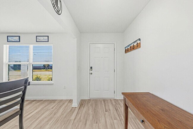 Building Photo - 25 Riverwalk Xing