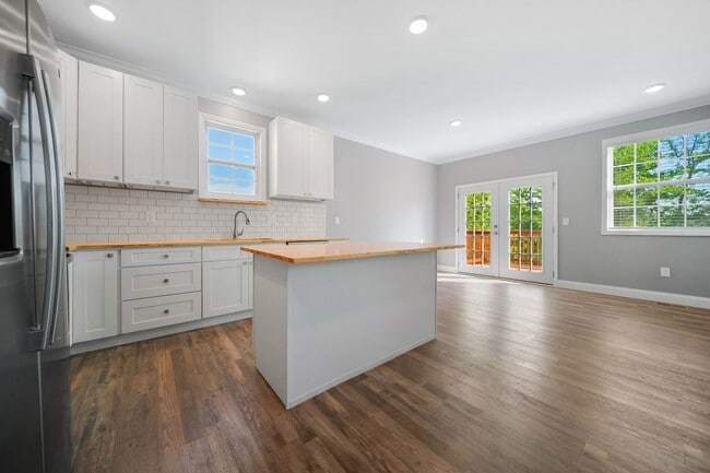 Building Photo - FANTASTIC 4 BEDROOM HOME LOCATED IN KARNS!!