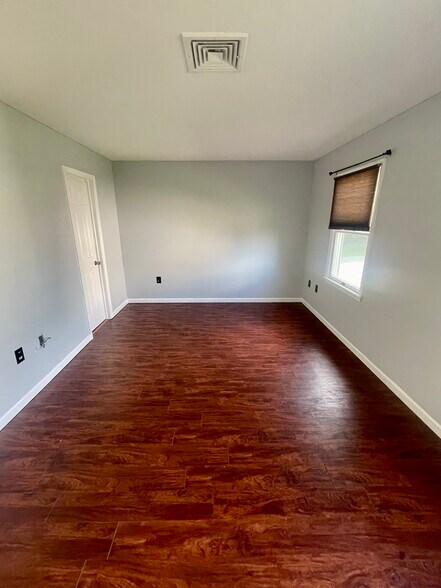 Building Photo - 23 Briarwood Way