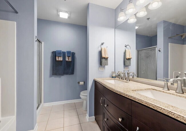 Building Photo - Bright & Spacious 2BR/2BA Condo with Cover...