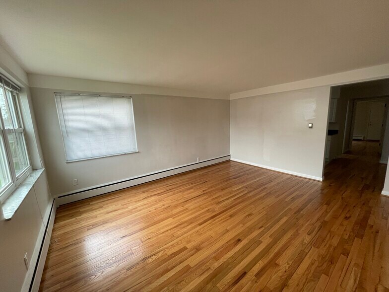 Living Room - 4012 O Leary Ave