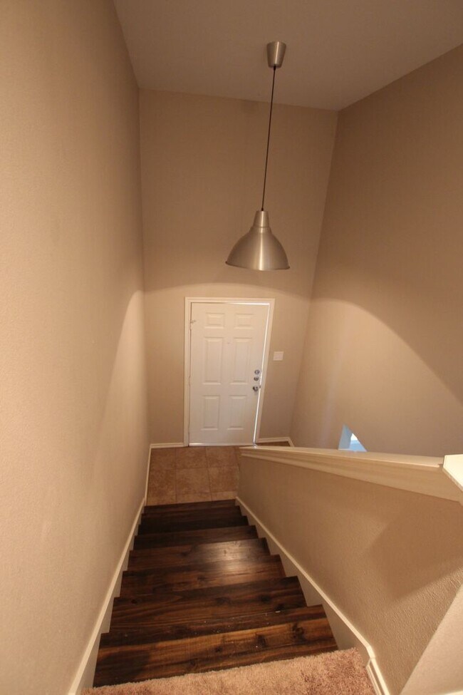 Building Photo - 2 Bed 1.5 Bath Townhome in Lindale!