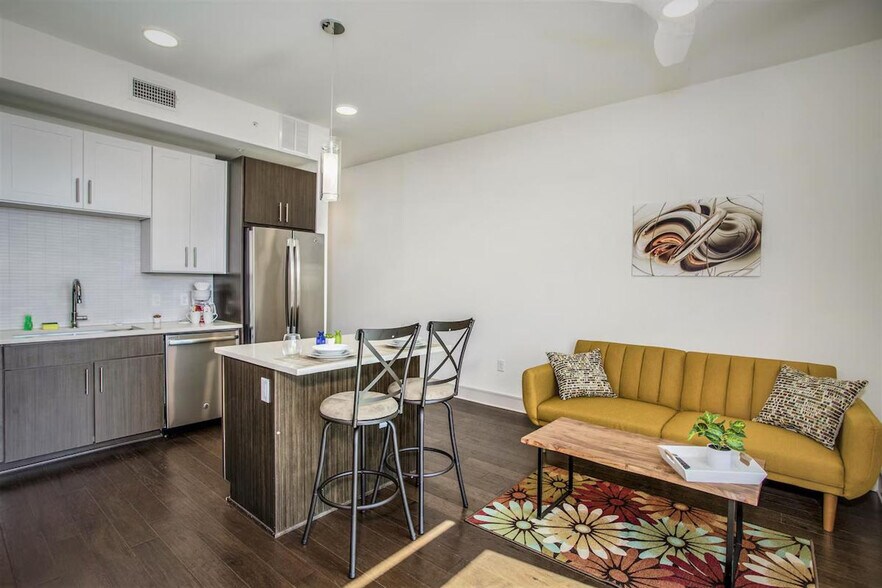 Building Photo - 6800 Main St