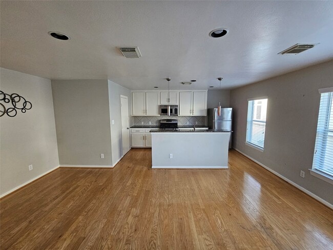Building Photo - 1271 W 17th St