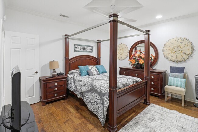 Building Photo - 403 Island Dr