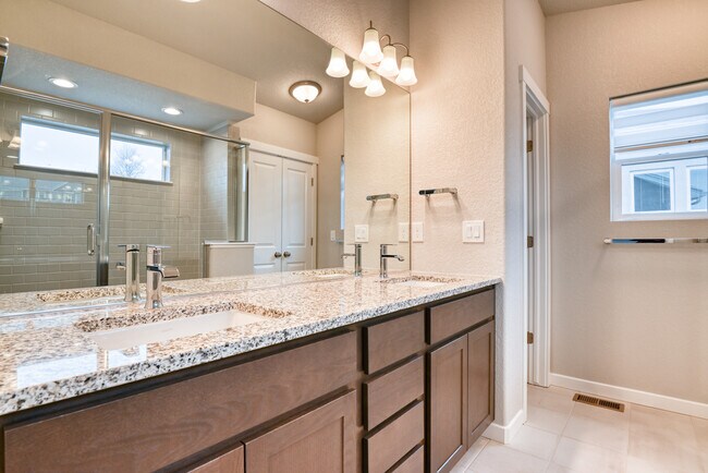 Building Photo - 4011 Ivy Hill Dr