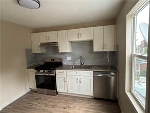 Building Photo - 23 Starr St