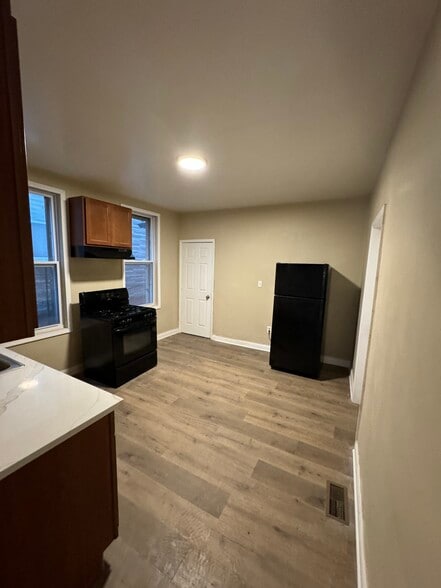 Building Photo - 8364 S Brandon Ave