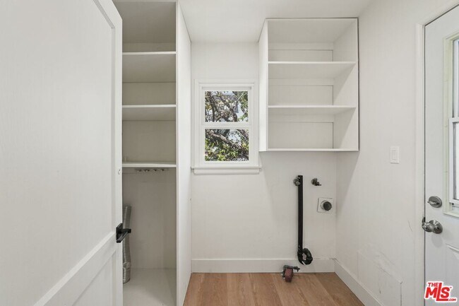 Building Photo - 2943 Los Olivos Ln