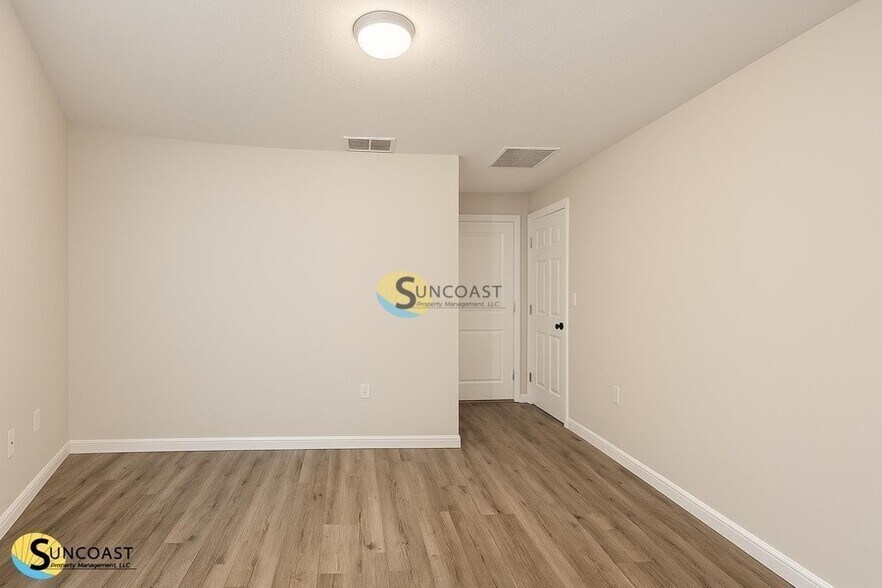 Building Photo - 24 Raintree Pl