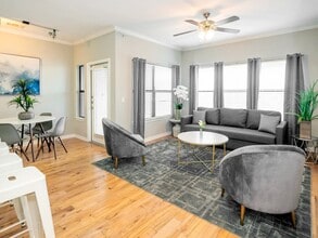 Building Photo - 4 Bedroom Condo In the UT Campus Area