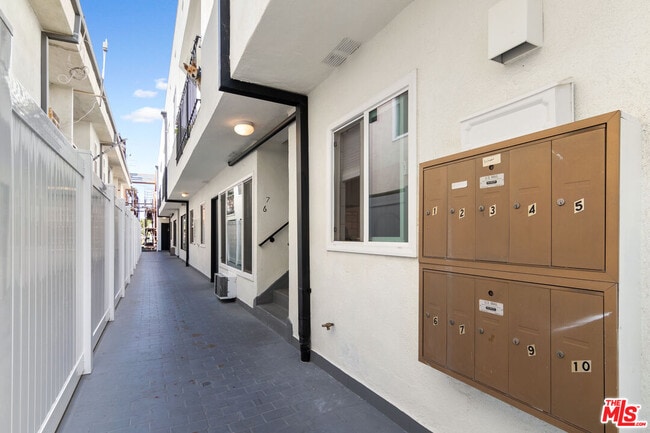 Building Photo - 1021 N Genesee Ave