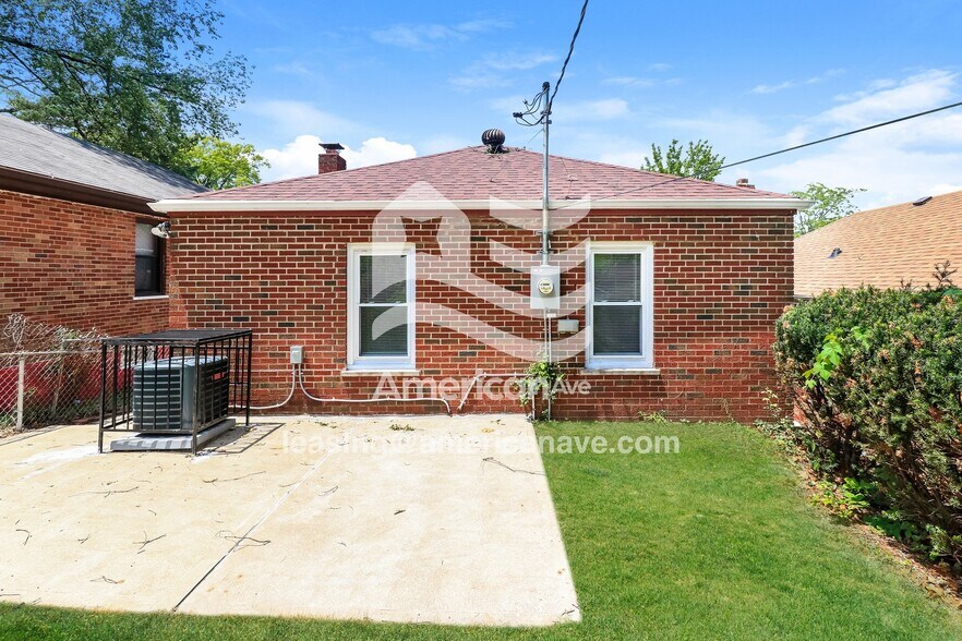 Building Photo - 4422 June Ave