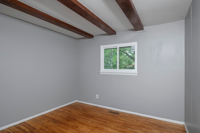 Building Photo - 3947 Setonhurst Rd