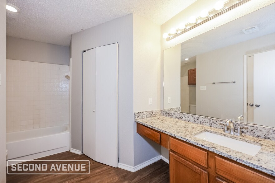 Building Photo - 6738 Silver Sage Dr