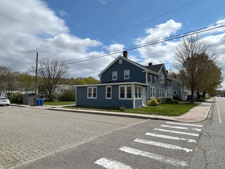 Building Photo - 108 Main St