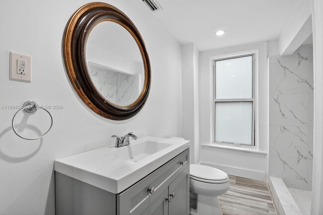 Building Photo - 220 SW 16th St