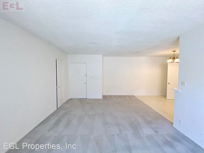 Building Photo - 823 N Hudson Ave