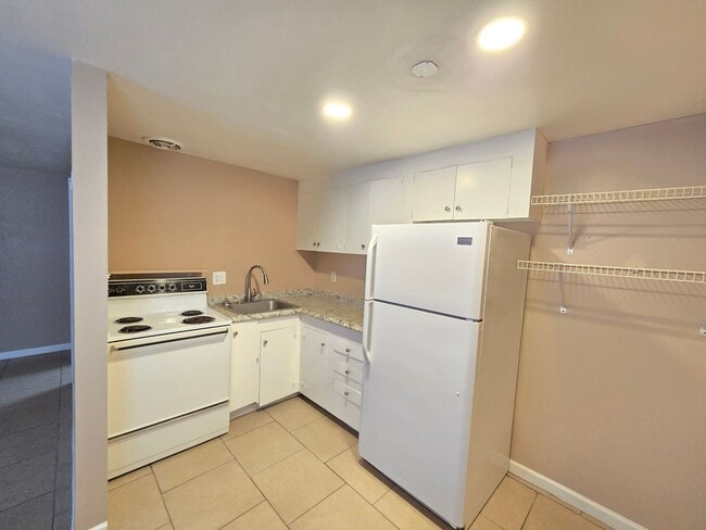 Building Photo - 1007 N Scovel St