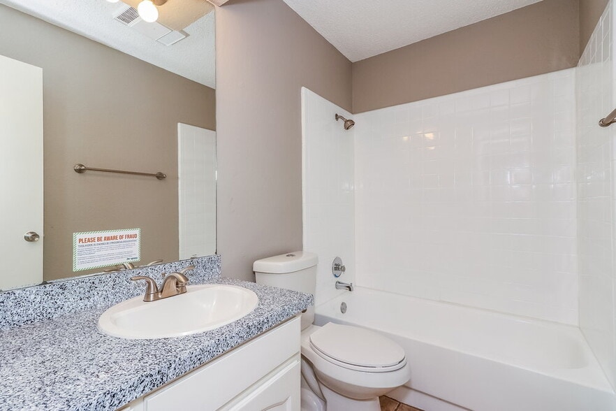 Building Photo - 7608 Meadowlark Ln N