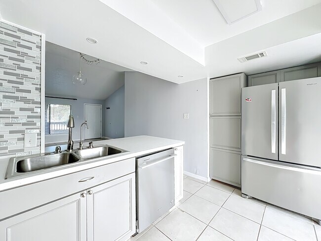 Building Photo - 1515 Huntington Ln
