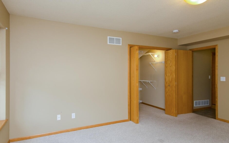 Building Photo - 1838 N Dubuque St