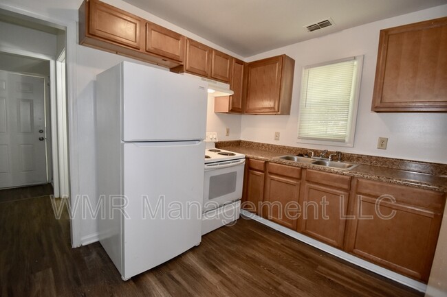 Building Photo - 2426 Dundeen St