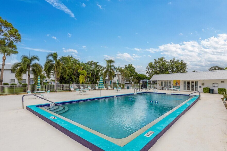 Building Photo - 2929 SE Ocean Blvd