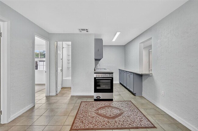 Building Photo - 7932 Plathe Rd