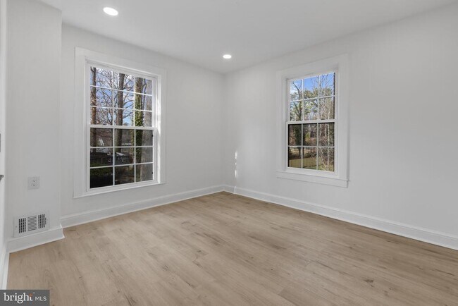 Building Photo - 3284 Annandale Rd
