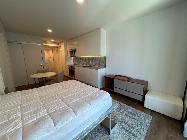 Building Photo - 2505