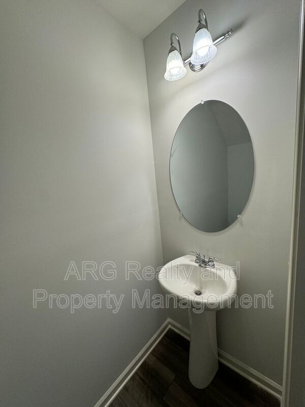 Building Photo - 144 Swindon Dr
