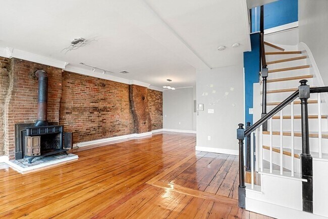 Building Photo - 6 Brigham St